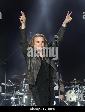 Pop rock band mexicain Mana effectue au cours de la 30e bi-annual Rock in Rio festival de musique au MGM Grand de Las Vegas, Nevada le 8 mai 2015. Photo de James Atoa/UPI Banque D'Images