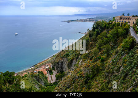 Cityscape du Monte Tauro, Taormina, Sicile, Italie Banque D'Images