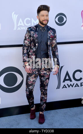 L'enregistrement de l'artiste Chris Lane assiste à la 52e académie annuelle des Country Music Awards qui a eu lieu à T-Mobile Arena de Las Vegas, Nevada le 2 avril 2017. Le spectacle sera diffusé en direct sur CBS. Photo par Jim Ruymen/UPI Banque D'Images