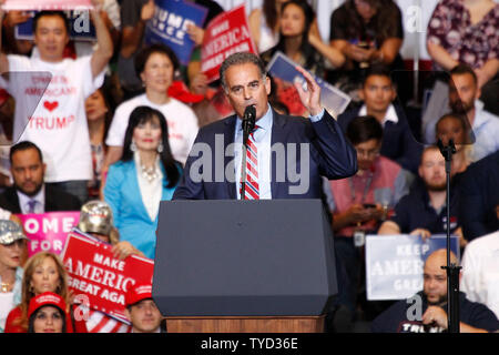 Candidat républicain au Congrès Danny Tarkanian participants adresses avant un rassemblement avec le Président Donald Trump à la Las Vegas Convention Center à Las Vegas, Nevada le 20 septembre, 2018. Photo de James Atoa/UPI Banque D'Images