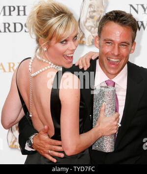 Acteurs Melanie Marschke (L) et Marco Girnth de la télévision allemande show 'SOKO Leipzig' arrivent sur le tapis rouge pour la cérémonie de clôture de la 47e Festival de Télévision de Monte-Carlo à Monte Carlo, Monaco le 14 juin 2007. (Photo d'UPI/David Silpa) Banque D'Images