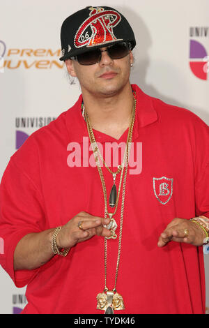 Don Dinero arrive sur le tapis rouge pour les Premios Juventud Awards 2006 de l'Université de Miami Centre BankUnited à Coral Gables, en Floride le 13 juillet 2006. (Photo d'UPI/Martin Fried) Banque D'Images