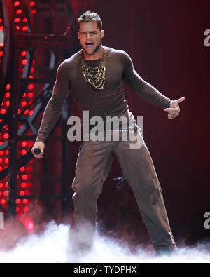 La chanteuse pop latino Ricky Martin se produit en concert à l'American Airlines Arena à Miami le 19 mai 2007. (Photo d'UPI/Michael Bush) Banque D'Images