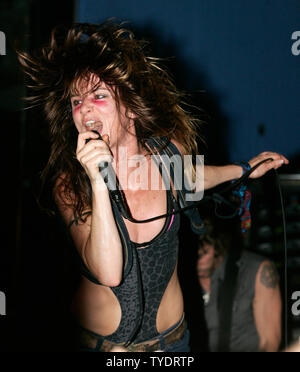 Motion picture comédienne et musicienne Juliette Lewis se produit en concert avec son groupe Juliette and the Licks à la Chambre de culture à Fort Lauderdale, en Floride, le 30 octobre 2007. (Photo d'UPI/Michael Bush) Banque D'Images