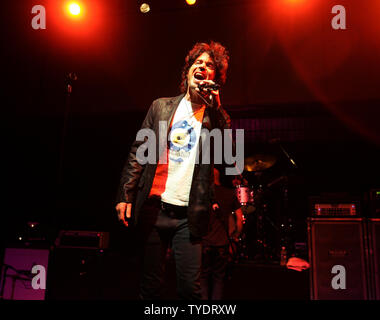 Chris Cornell, ancien chanteur de Soundgarden et Audioslave se produit en concert à Club Revolution, à Ft. Lauderdale en Floride le 3 novembre 2007. (Photo d'UPI/Michael Bush) Banque D'Images