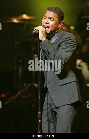 R & B singer Maxwell se produit en concert à l'American Airlines Arena de Miami, le 31 juillet 2009. (Photo d'UPI/Michael Bush) Banque D'Images