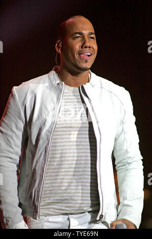Anthony 'Romeo' Santos chanteur d'Aventura en prestation au Seminole Hard Rock Hotel and Casino à Hollywood, Floride le 6 juillet 2010. UPI/Michael Bush Banque D'Images