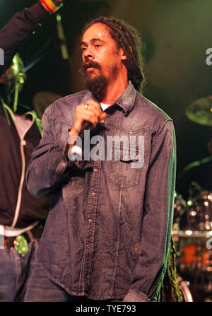 Damian Marley, fils cadet de raggae légende Bob Marley, se produit en concert à l'Amphithéâtre de Pompano Beach à Pompano Beach, Floride le 22 août 2010. UPI/Michael Bush Banque D'Images