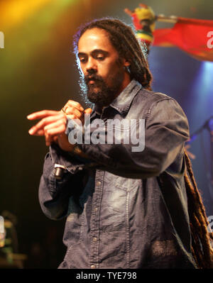 Damian Marley, fils cadet de raggae légende Bob Marley, se produit en concert à l'Amphithéâtre de Pompano Beach à Pompano Beach, Floride le 22 août 2010. UPI/Michael Bush Banque D'Images