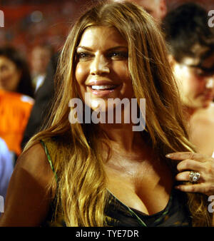 Fergie des Black Eyed Peas a chanté l'hymne national pour les Dolphins de Miami contre les Jets de New York au Sun Life Stadium de Miami, Floride. Le 26 septembre 2010 . UPI/Susan Knowles... Banque D'Images