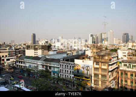 Vue aérienne paysage et paysage urbain sur la ville de Bangkok de General Post Office ou le grand bâtiment Postal à Bang Rak District dans Bangkok, Thaïlande Banque D'Images