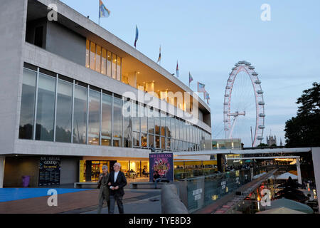 Une vue générale, le Royal Festival Hall de nuit. Banque D'Images