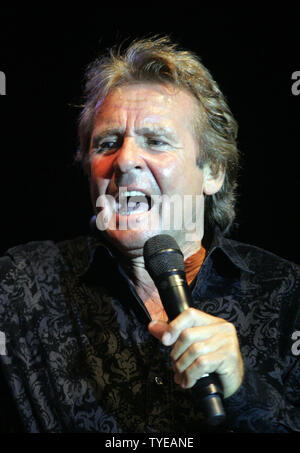 Davy Jones avec les Monkees se produit en concert pendant leur tournée de réunion 45e année à l'Amphithéâtre de Pompano Beach à Pompano Beach, Floride le 5 juin 2011. UPI/Michael Bush Banque D'Images