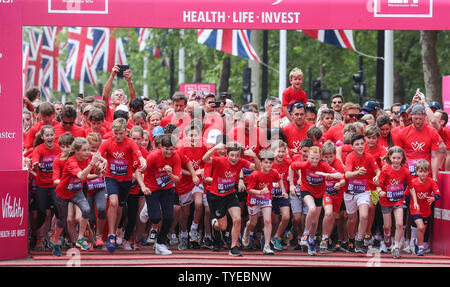 Andrew Strauss et l'Angleterre l'équipe de la Coupe du Monde de la CCI participent à la vitalité 2019 Ruth Strauss Westminster Mile comprend : Atmosphère Où : London, Royaume-Uni Quand : 26 mai 2019 Crédit : John Rainford/WENN Banque D'Images