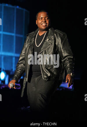 Sean Kingston se produit en concert au Sun Life Stadium de Miami le 23 novembre 2011. UPI/ Michael Bush Banque D'Images