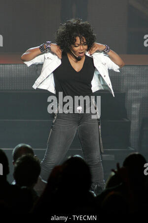 Janet Jackson joue sur la soirée de clôture de sa tournée mondiale 2011 au Fillmore à Miami Beach le 5 décembre 2011. UPI/Michael Bush Banque D'Images