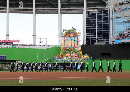 L'hôte des Marlins de Miami Cardinals de Saint-Louis au nouveau parc de balle des Marlins de Miami le jour d'ouverture le 4 avril 2012, à Miami, en Floride. Les Cardinaux battre les Marlins 4-1. UPI/Susan Knowles Banque D'Images