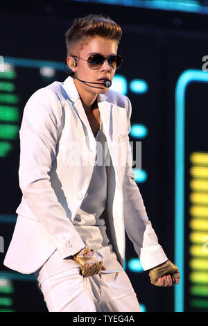 Justin Bieber se produit en concert sur son avis, tour à l'American Airlines Arena de Miami le 26 janvier 2013. UPI/Michael Bush Banque D'Images