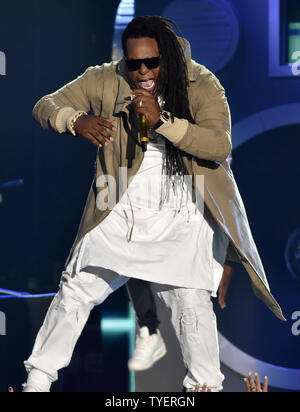 Latine artiste Lennox en prestation au 2016 Billboard Latin Music Awards à la Banque United Center, Université de Miami, Miami, Floride le 28 avril 2016. Photo par Gary JE Rothstein/UPI Banque D'Images