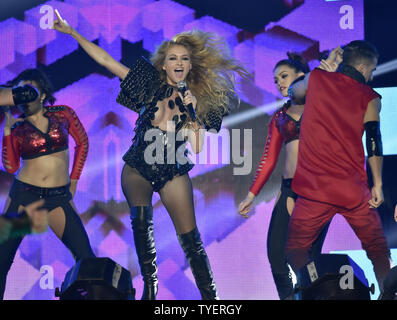 Latine artiste Paulina Rubio en prestation au 2016 Billboard Latin Music Awards à la Banque United Center, Université de Miami, Miami, Floride le 28 avril 2016. Photo par Gary JE Rothstein/UPI Banque D'Images