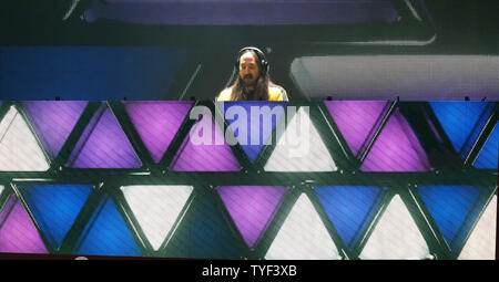 Steve Aoki effectue le tapis rouge à la Fiesta Latina 2018 IHeartRadio con cert à l'American Airlines Arena, à Miami, en Floride, le 3 novembre 2018. Photo par Gary JE Rothstein/UPI Banque D'Images