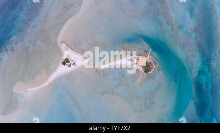 Vue de dessus de l'île de Sable entouré d'eau turquoise. Banque D'Images