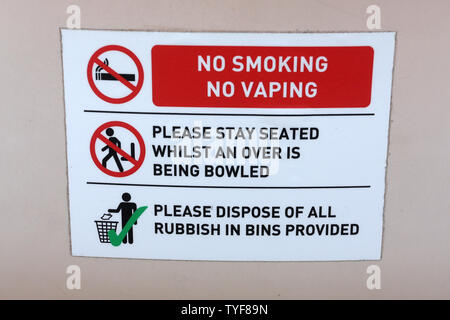 No Smoking Pas de signalisation Vaping pendant Hampshire CCC CCC vs Essex County Specsavers, Division 1 du Championnat de cricket au Ageas Bowl le 6 avril 2019 Banque D'Images