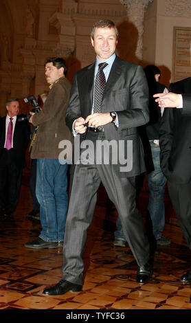 Les plus riches de la Russie l'oligarque Roman Abramovich arrive à une session du Conseil de l'Etat dans le Kremlin à Moscou le 19 décembre 2007. (Photo d'UPI/Anatoli Zhdanov) Banque D'Images