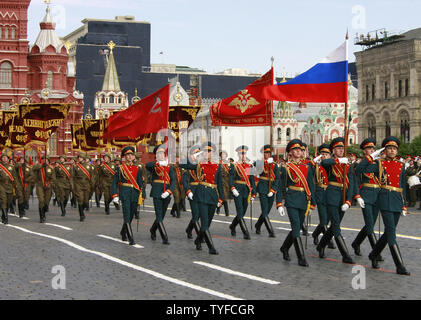 Nouveau style de porter des uniformes de parade des troupes russes en mars la victoire annuelle Day Parade à la place Rouge à Moscou le 9 mai 2008. Sur la Place Rouge, l'aviation a crié et lanceurs de missiles gronda cours des rangs de soldats vendredi, lorsque la Russie a célébré la victoire sur l'Allemagne nazie avec un spectacle de la puissance militaire n'avait pas vu depuis l'effondrement de l'Union soviétique. (Photo d'UPI/Anatoli Zhdanov) Banque D'Images