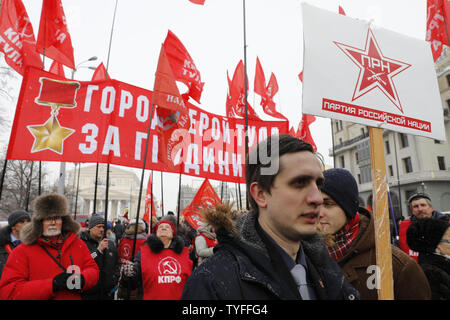 Les partisans de Pavel Grudinin, candidat du Parti communiste russe, rassemblement pour des élections équitables, à Moscou le 10 mars 2018. Grudinin est considéré comme candidat présidentiel principal derrière Vladimir Poutine. Photo par Yuri Gripas/UPI Banque D'Images