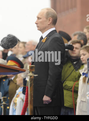 Le président russe Vladimir Poutine participe à la parade de la Victoire à sur la Place Rouge à Moscou, le 9 mai 2012. Aujourd'hui, la Russie célèbre le 67ème anniversaire de la victoire sur l'Allemagne nazie. L'UPI. Banque D'Images