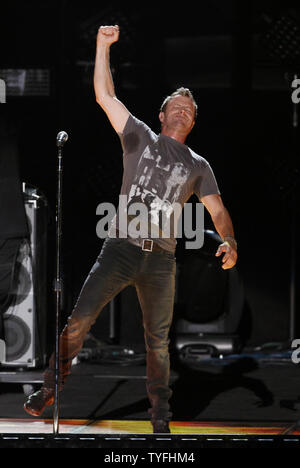 Artiste de musique country Dierks Bentley effectue pendant le CMA Music Festival à Nashville le 11 juin 2015. Photo de John Sommers II/UPI Banque D'Images