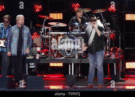 Country Music Band The Oak Ridge Boys effectuer pendant le CMA Music Festival à Nashville, Tennessee, le 12 juin 2015. Photo de John Sommers II/UPI Banque D'Images