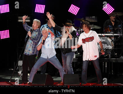Country Music Band The Oak Ridge Boys effectuer pendant le CMA Music Festival à Nashville, Tennessee, le 12 juin 2015. Photo de John Sommers II/UPI Banque D'Images