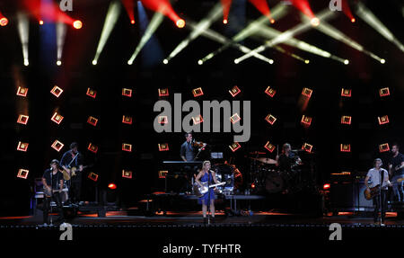 Country music band Le Band Perry effectuer pendant le CMA Music Festival à Nashville le 12 juin 2015. Photo de John Sommers II/UPI Banque D'Images