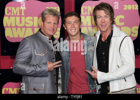 Jason Aldean arrive sur le tapis rouge pour les CMT Music Awards 2012 à Nashville sur juin 6,2012. UPI/Terry Wyatt Banque D'Images