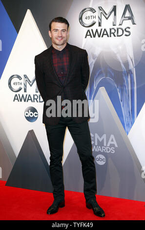 Artiste de musique country Sam Hunt arrive sur le tapis rouge à la CMA awards 2015 à Nashville le 4 novembre 2015. Photo de John Sommers II/UPI Banque D'Images