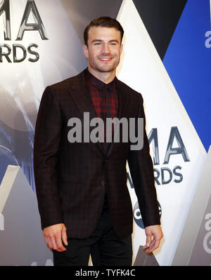 Artiste de musique country Sam Hunt arrive sur le tapis rouge à la CMA awards 2015 à Nashville le 4 novembre 2015. Photo de John Sommers II/UPI Banque D'Images