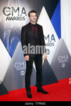 Artiste de musique country Sam Hunt arrive sur le tapis rouge à la CMA awards 2015 à Nashville le 4 novembre 2015. Photo de John Sommers II/UPI Banque D'Images