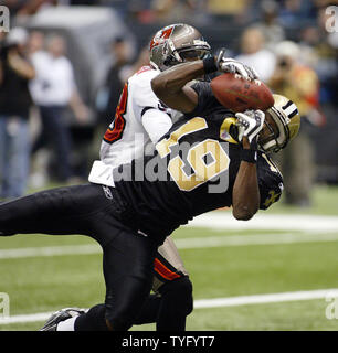 New Orleans Saints receveur Devery Henderson (19) prend une 45- Cour a appelé l'Brees passent dans d'un touché au cours du deuxième trimestre l'action contre les Tampa Bay Buccaneers au Louisiana Superdome à la Nouvelle Orléans le 2 décembre 2007. (Photo d'UPI/A.J. Sisco) Banque D'Images