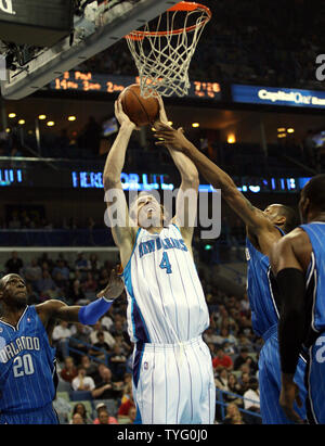 New Orleans Hornets Sean Marks (4) va jusqu'à un dunk au cours de l'action contre le Magic d'Orlando à La Nouvelle Orléans le 18 février 2009. (Photo d'UPI/A.J. Sisco) Banque D'Images