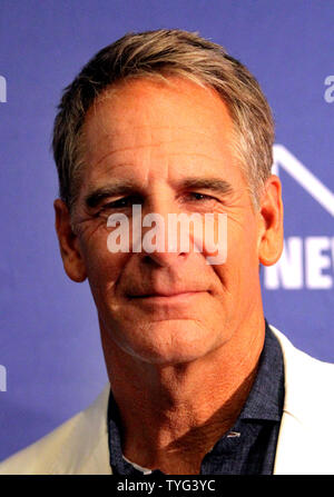 L'acteur Scott Bakula arrive sur le tapis rouge à la guerre nationale Museum de New Orleans pour la première de la nouvelle série télévisée Stargate : 'New Orleans' diffusée sur CBS à l'automne, le 17 septembre 2014. UPI/A.J. Sisco Banque D'Images