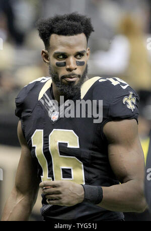 New Orleans Saints wide receiver Brandon Coleman (16) laisse le champ après les Saints battre les Jacksonville Jaguars à la Mercedes-Benz Superdome à la Nouvelle-Orléans le 27 décembre 2015. Photo par AJ Sisco/UPI Banque D'Images