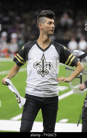 New Orleans Saints Première femme membre de l'équipe de danse Jesse Hernandez divertit la foule pendant le jeu avec les Arizona Cardinals au Mercedes-Benz Superdome à la Nouvelle-Orléans le 17 août 2018. Photo par AJ Sisco/UPI.. Banque D'Images