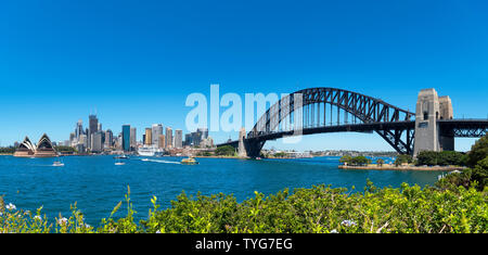 Vue panoramique sur Sydney Harbour Bridge, Opéra de Sydney et le quartier central des affaires de Kirribilli, Sydney, Australie Banque D'Images