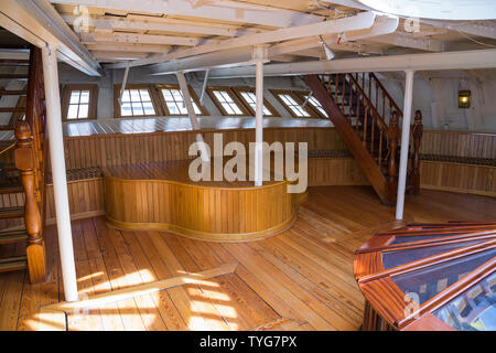 Saloon Promenade pont des passagers de première classe, le SS Great Britain de Brunel, la vapeur navire en cale sèche, maintenant un musée attraction en Bristol. UK. Cela montre l'arrière fin de la plate-forme. (109) Banque D'Images