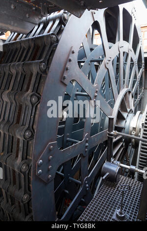 Re-créé moteur sur l'arrangement de roues dentées, les chaînes de cylindres du moteur et le SS Great Britain de Brunel, fer à vapeur navire en cale sèche à Bristol, Royaume-Uni. (109) Banque D'Images