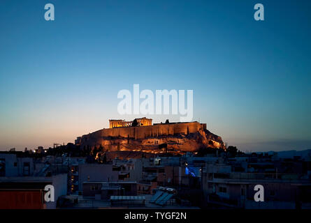 Athènes Grèce. Coucher du soleil à l'Acropole et le Parthénon. Banque D'Images