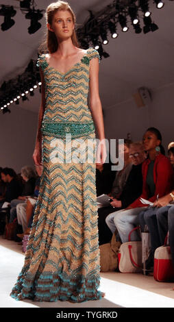 Douglas Hannant, printemps 2005 collection illustré sur Septembre 14, 2005 au New York's Olympus fashion week. (Photo d'UPI/Ezio Petersen) Banque D'Images