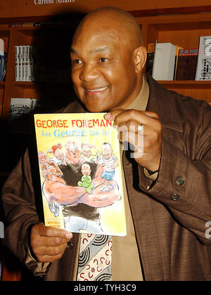 George Foreman, 2 fois l'ancien World Heavyweight Champion de boxe, accueille les enfants et les adultes le 3 mai 2005 à New York le lancement de son premier livre pour enfants "Let George Do It publié par Simon et Schuster. (Photo d'UPI/Ezio Petersen) Banque D'Images